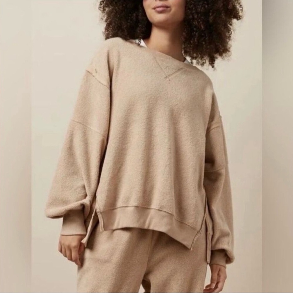 American Eagle Outfitters Tan Seriously Huggable Oversize Fleece Sweatshirt M